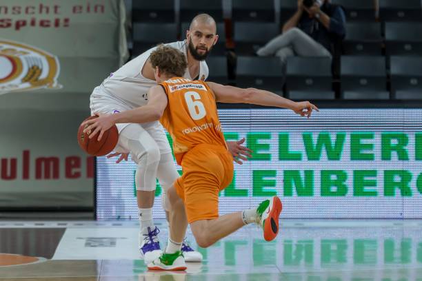 尽管雄鹿的 尽管雄鹿的